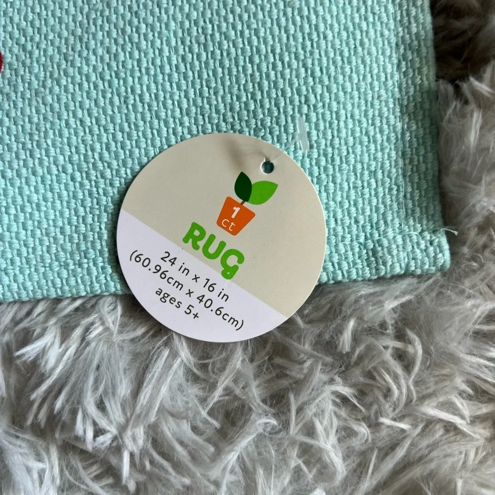 NWT Come‎ in and play water target rug